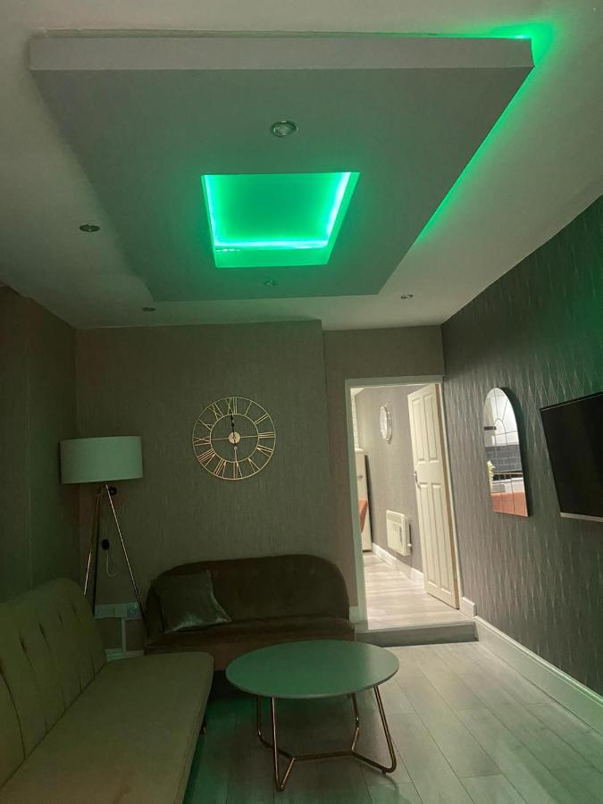 Ali'S Holiday Apartments F1 Блекпул Екстериор снимка